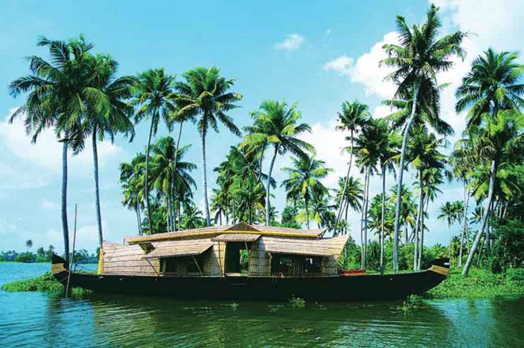 Kerala Travel Guide: Exploring the Enchanting Land of Backwaters