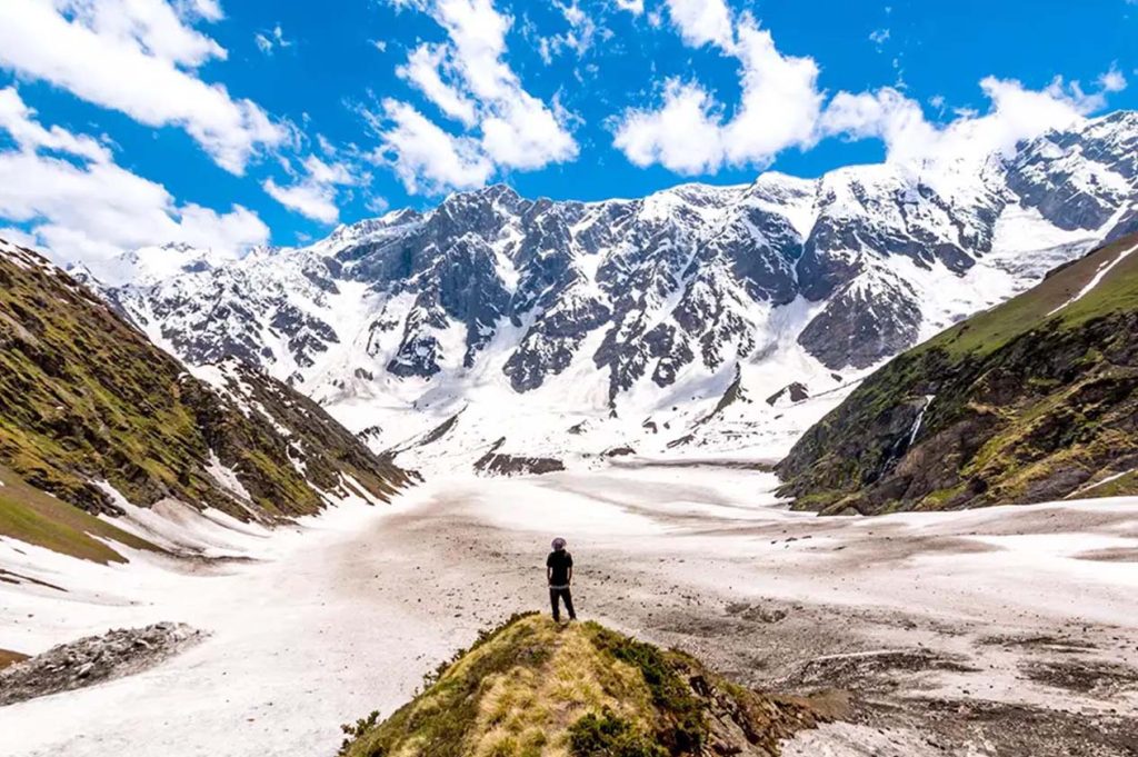 Navigating the Skies to Manali: Discovering the Optimal Flights for Your Himalayan Adventure