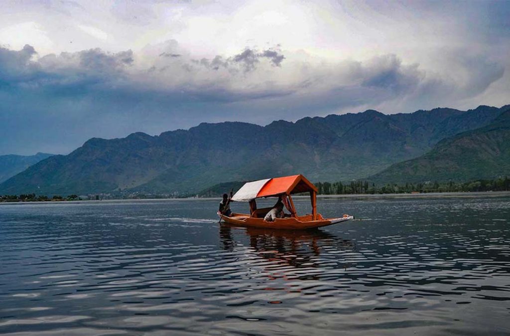 Unveiling the Enchanting Charms of Kashmir: Must-Visit Attractions for a Memorable Journey